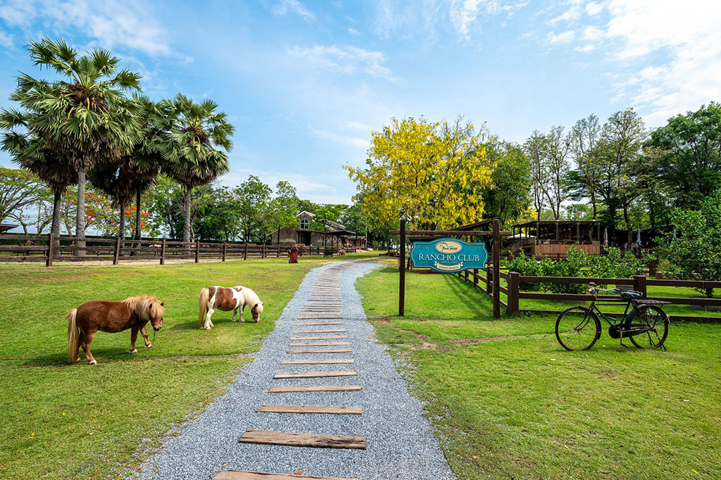 Rancho Charnvee Resort & Country Club (