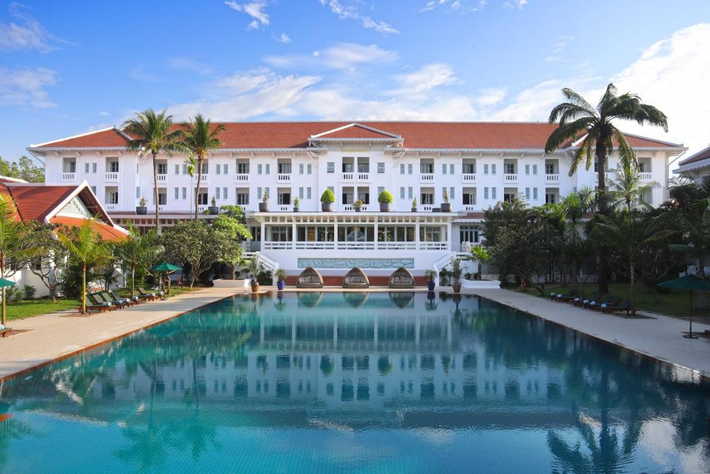 Raffles Grand D