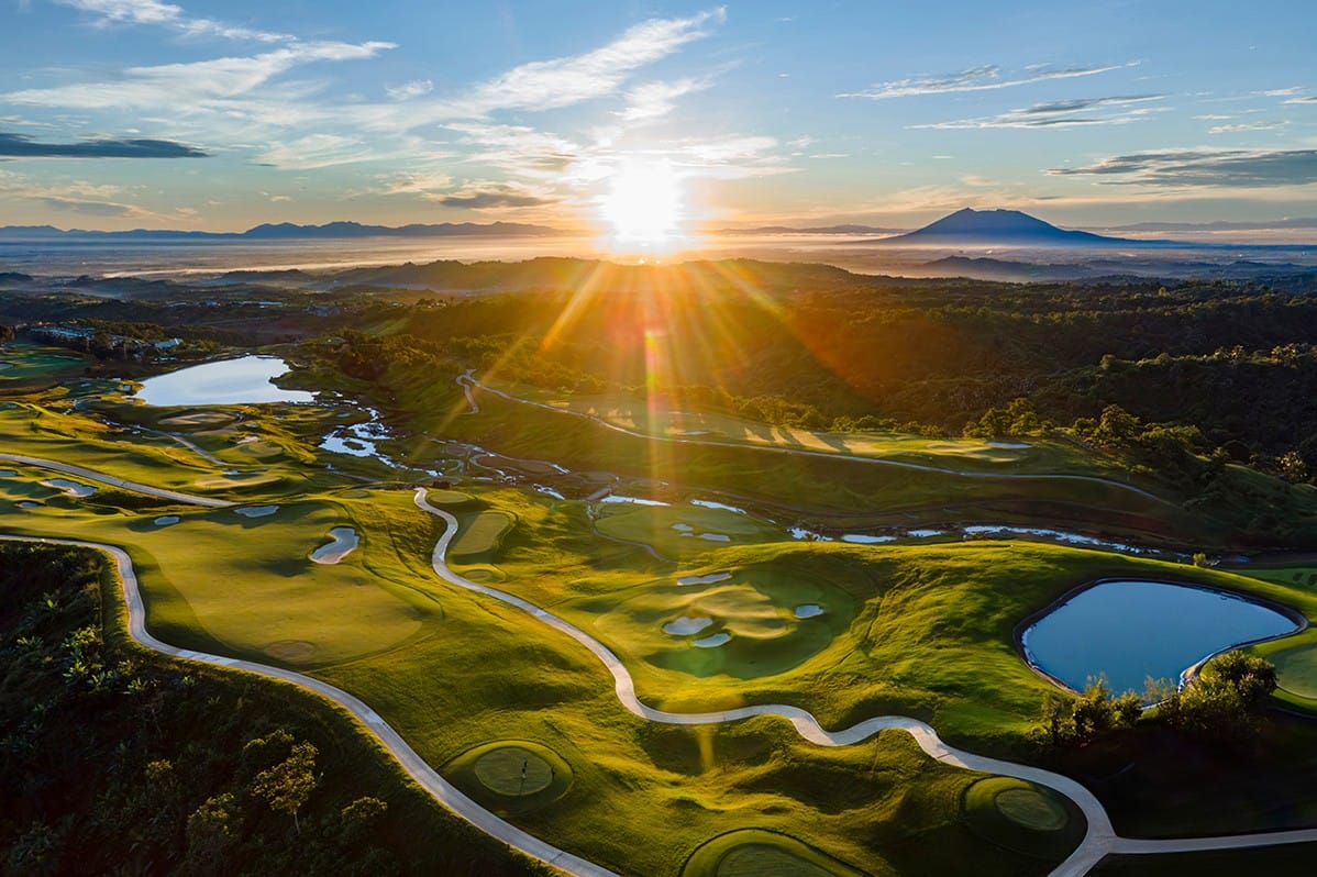 Clark's Dragon's Landing Golf Escape