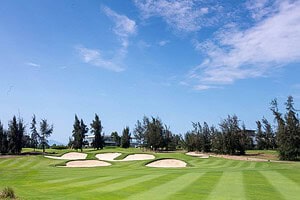 Colin Montgomerie opens Montgomerie Links in style, sets course record