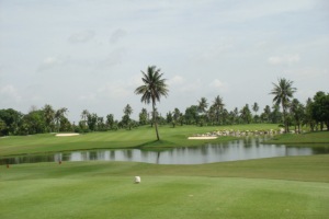 Family Thais in Golf Development