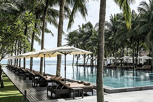 Four Seasons Nam Hai-Swimming Pool