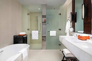 Hyatt Regency Phnom Penh - Bathroom
